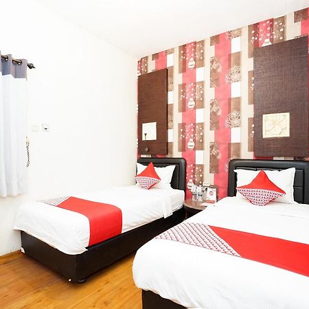 Oyo 425 Mojokerto Guesthouse 外观 照片